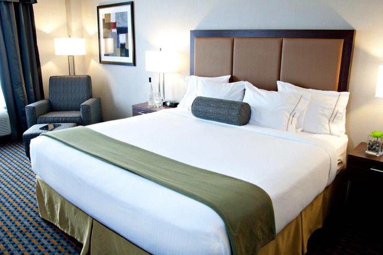 Holiday Inn Express Pembroke By Ihg Zewnętrze zdjęcie